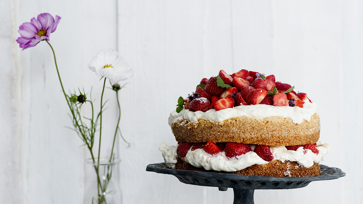 Jordgubbs & rabarbertårta