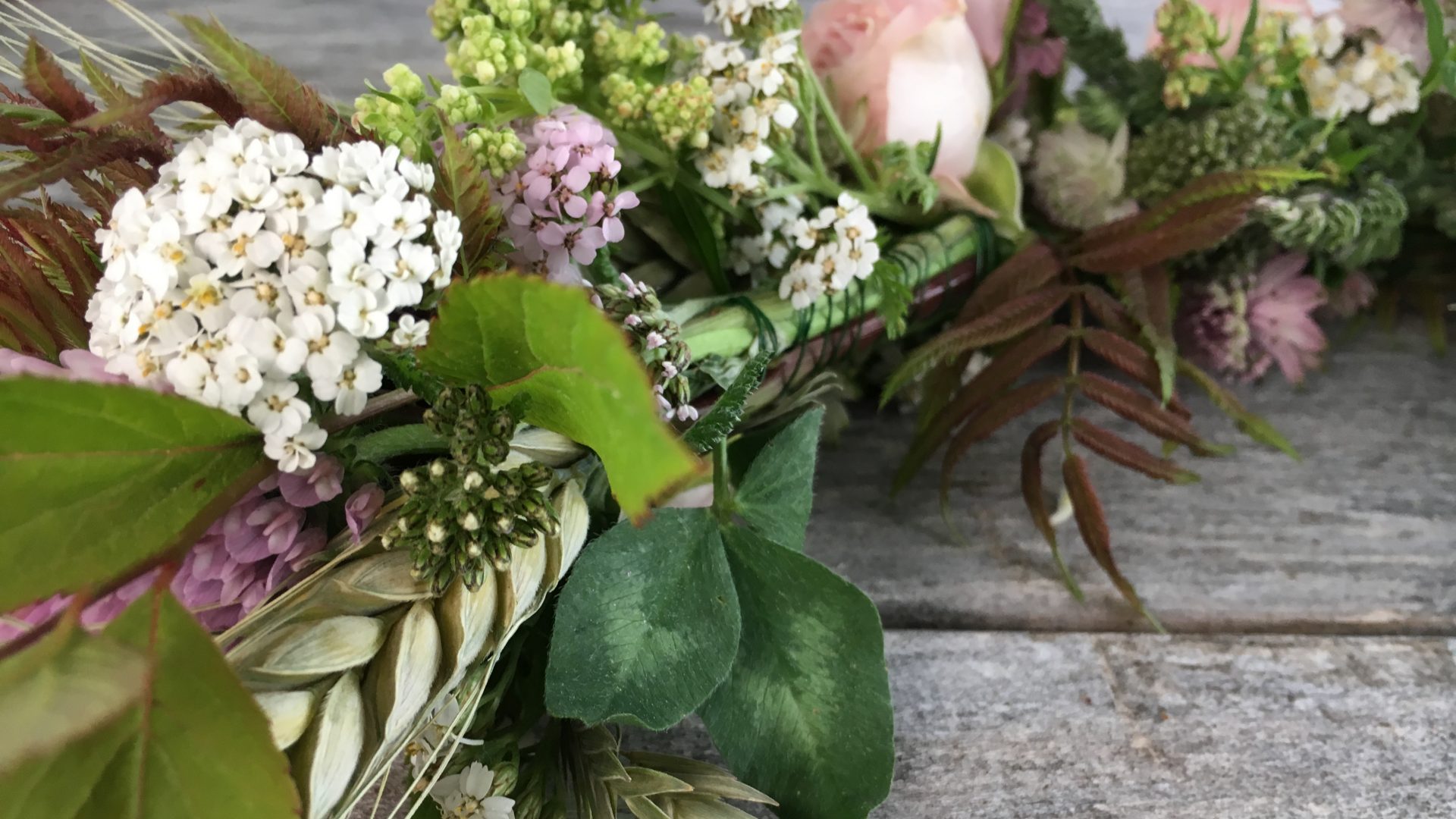 Bind en blomsterkrans