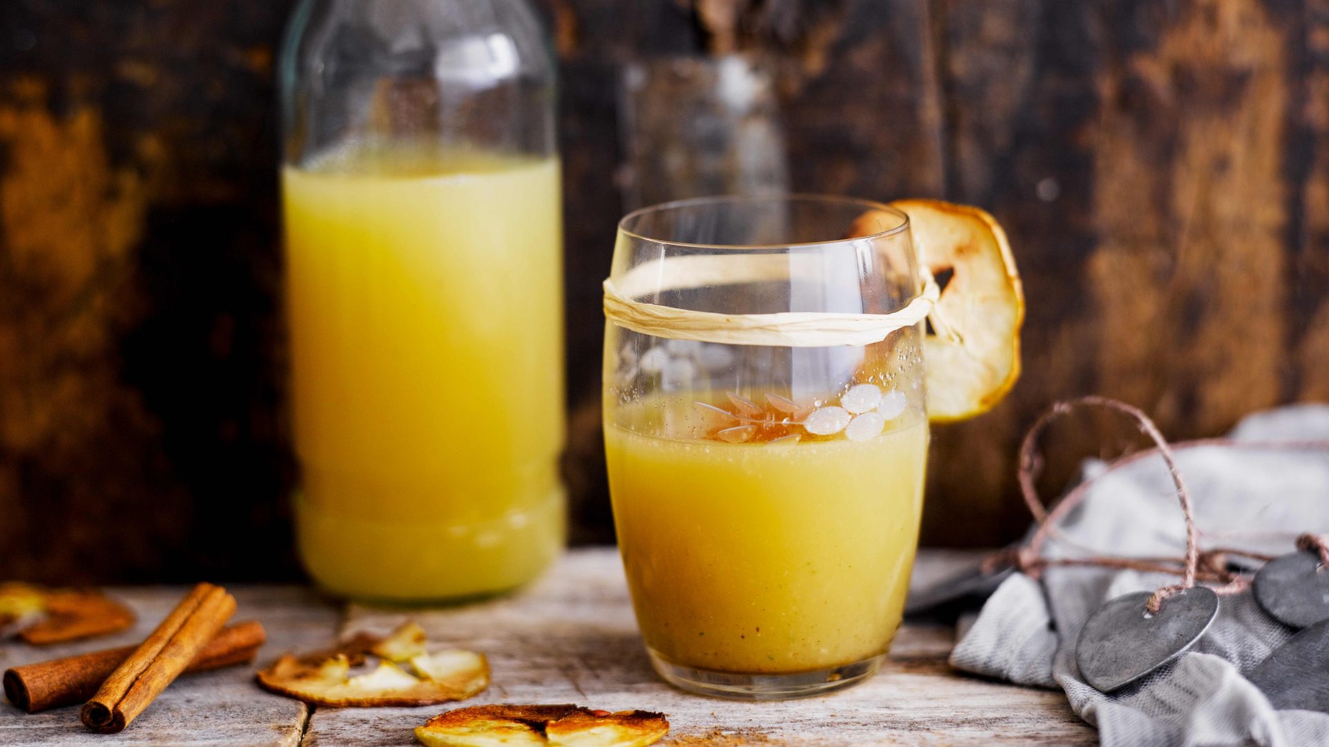 Recept på en kryddig äppelmocktail