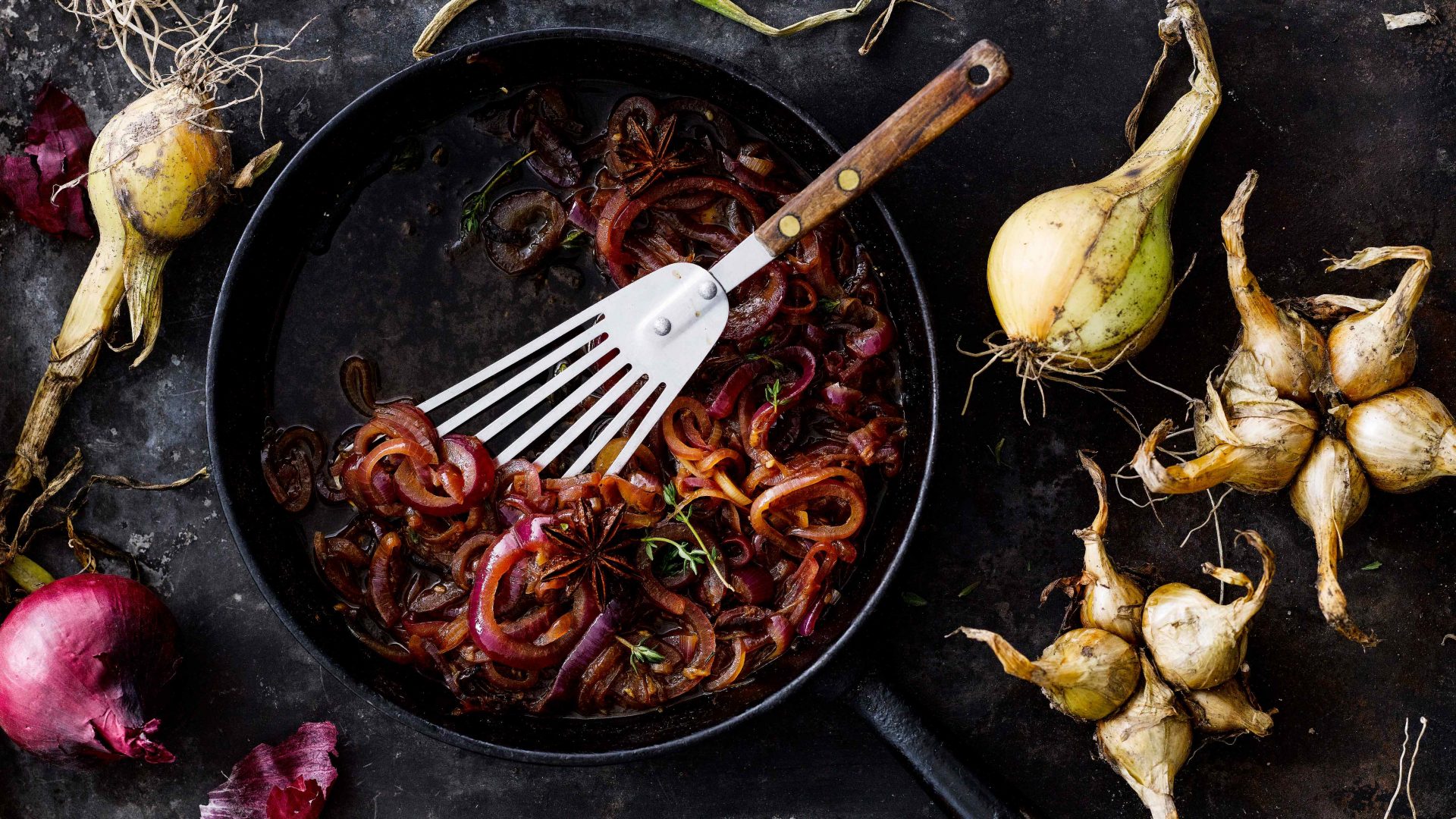 Recept på en kryddig rödlökskompott
