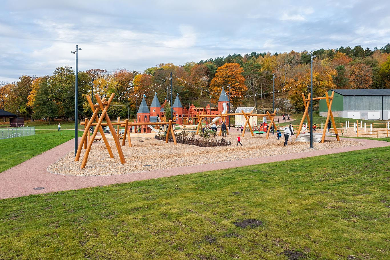 Fallskyddsflis i Kvibergs nya temalekpark